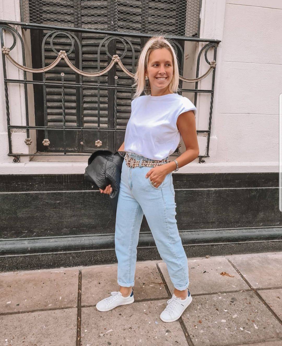 white mom jean outfit