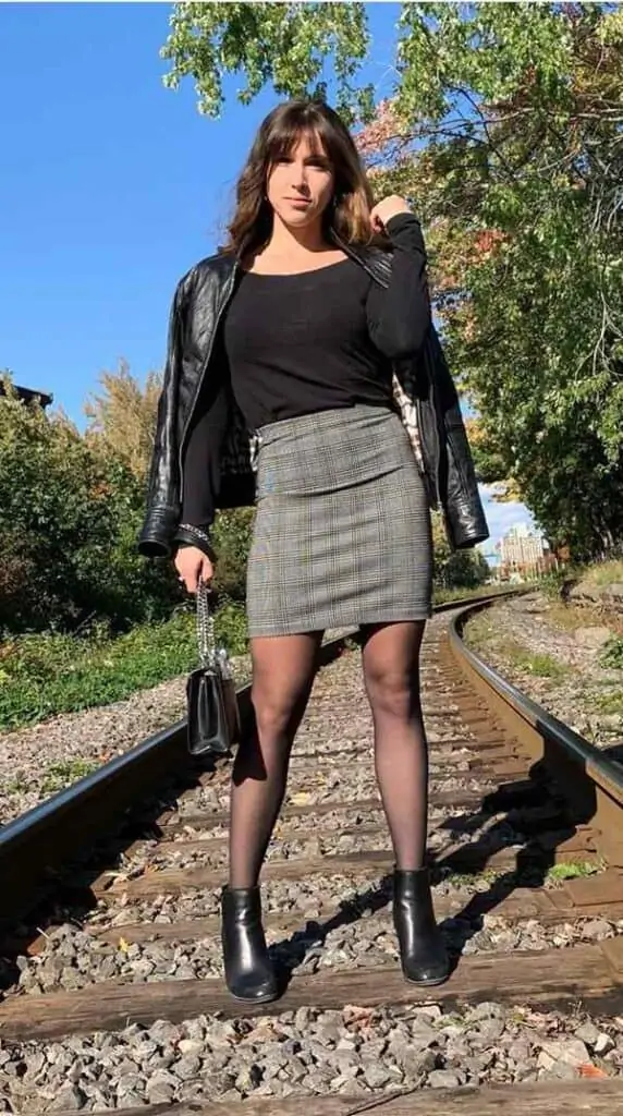 what goes with plaid skirt