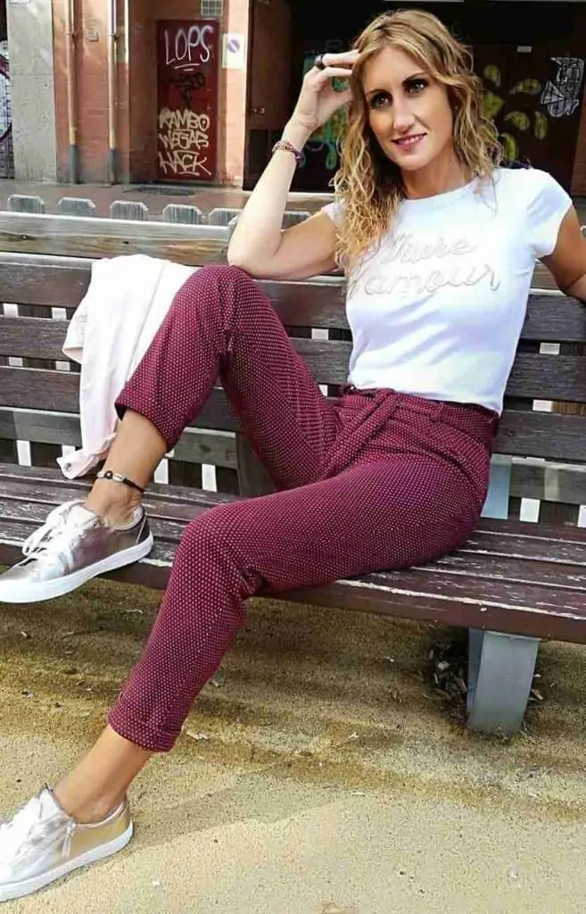how to wear a burgundy pants looks