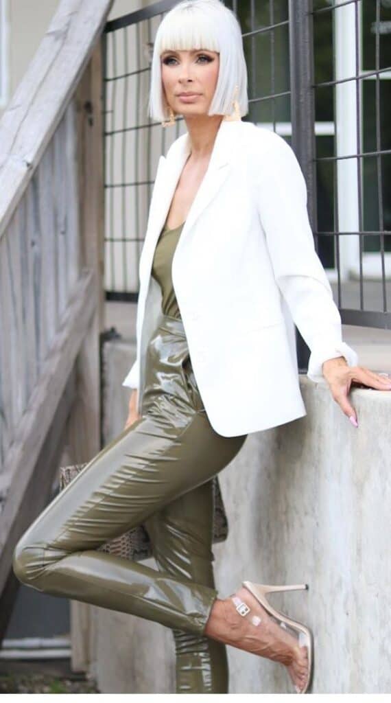 khaki green pants outfit