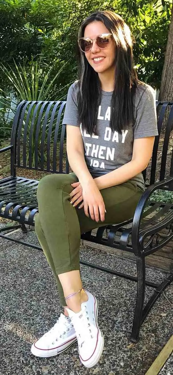 What color shirts go with olive green pants? - Quora