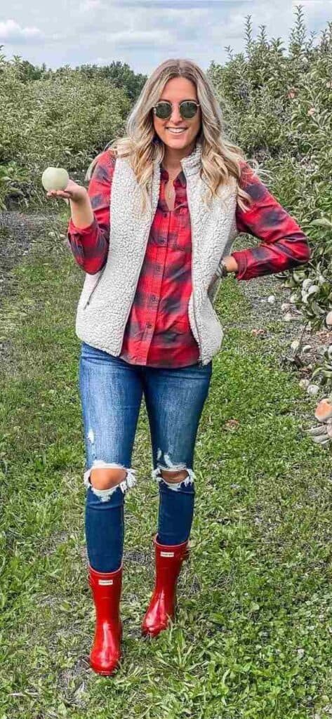 What To Wear With Ripped Jeans 