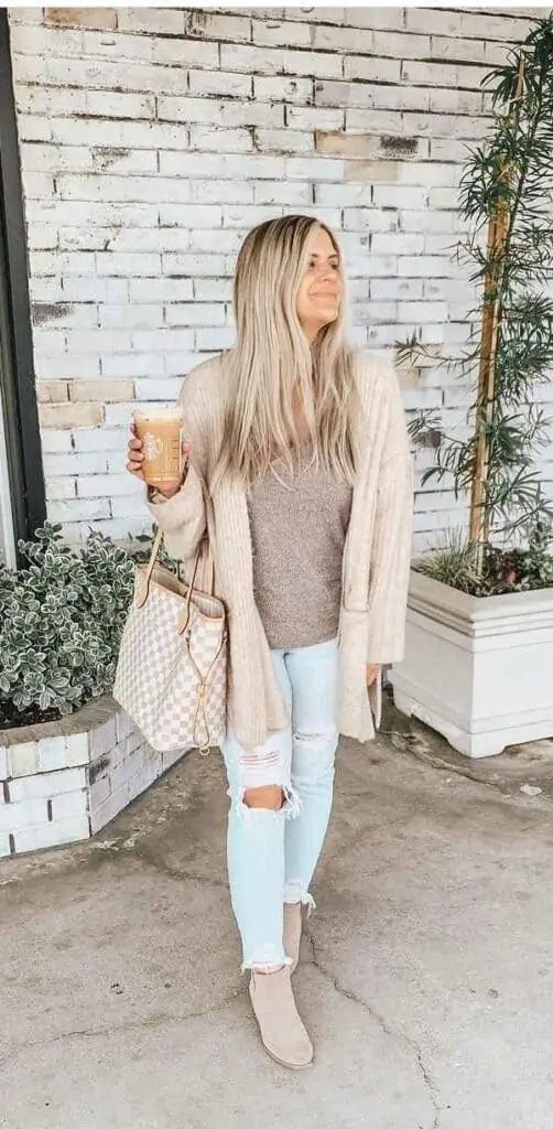 What To Wear With Ripped Jeans (Complete Guide for Women)