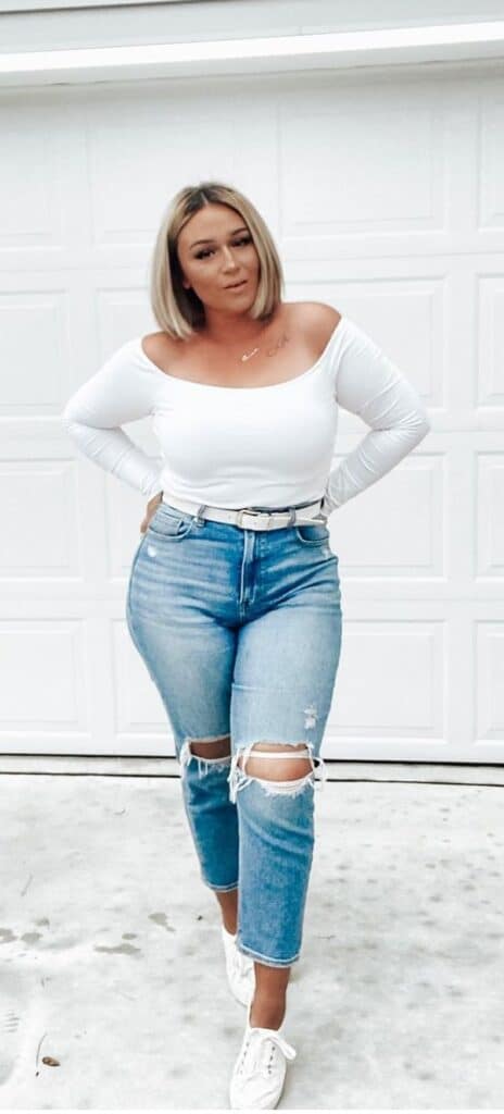 high waisted jeans and sneakers