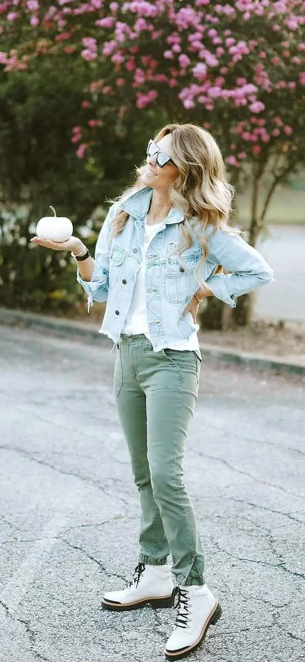 How To Style J.Crew Green Cargo Pants - Poor Little It Girl  Green cargo  pants, Olive green pants outfit, Green pants outfit
