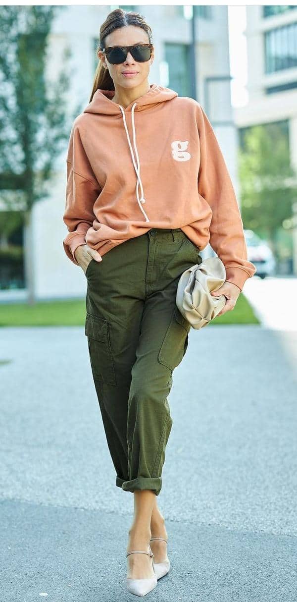 What to Wear with Olive Green Pants Guide for Women)