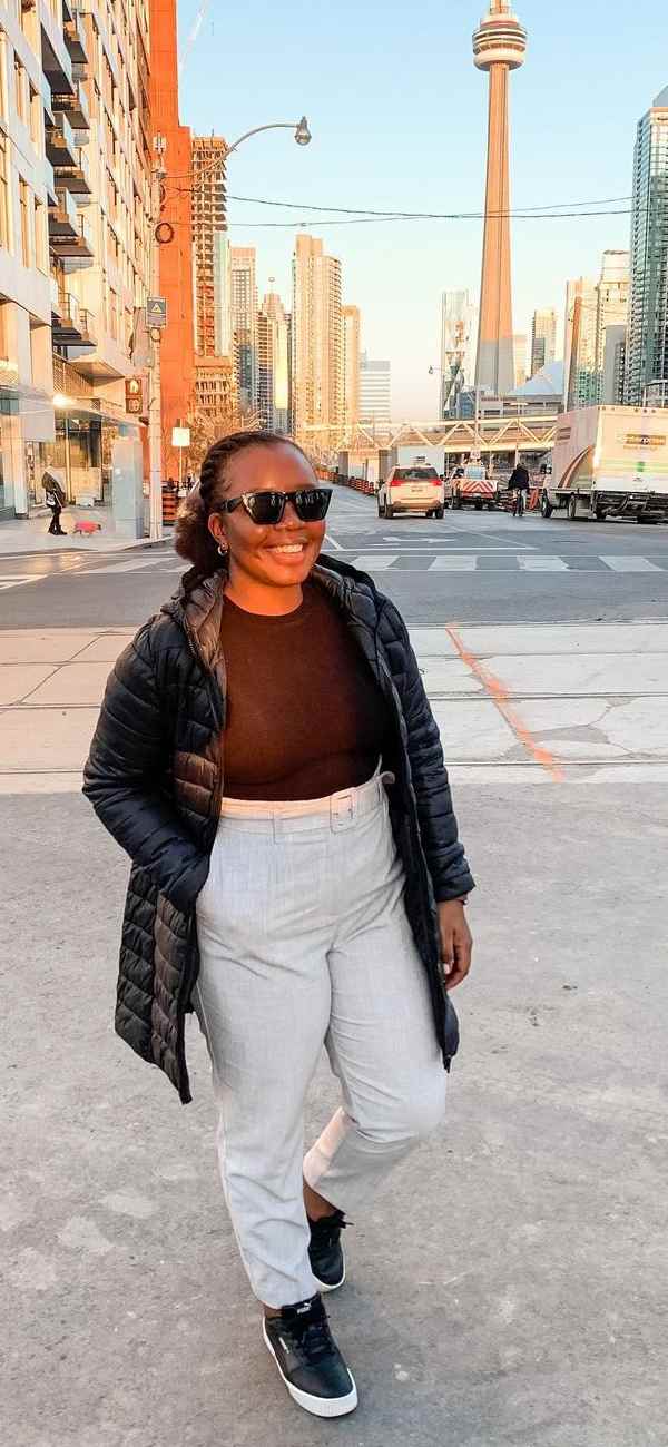 What to Wear with Chinos Guide for Women)