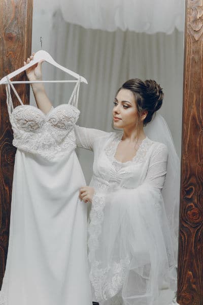 wedding dresses for flat chest