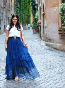 what type of shirt to wear with maxi skirt