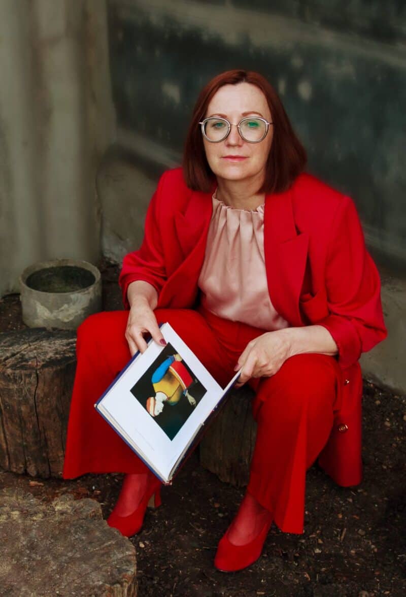 what-looks-good-with-red-clothes