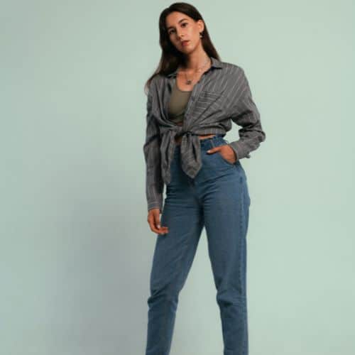 The Jeans Guide for Short and Curvy women-straight leg jeans