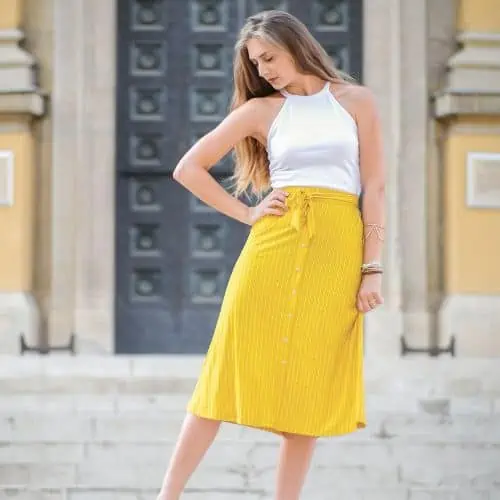 BEST SKIRTS FOR A SHORT AND CURVY WOMAN-a line skirt
