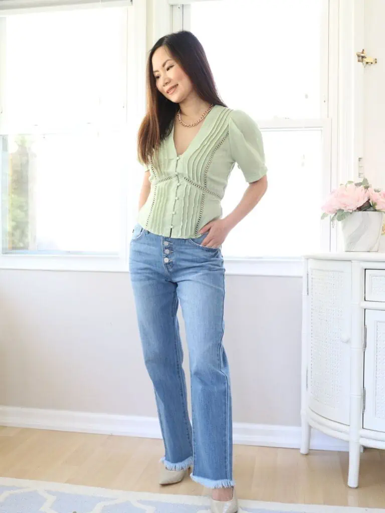 I'm 5'2", here's the 10 types of best tops for petite women