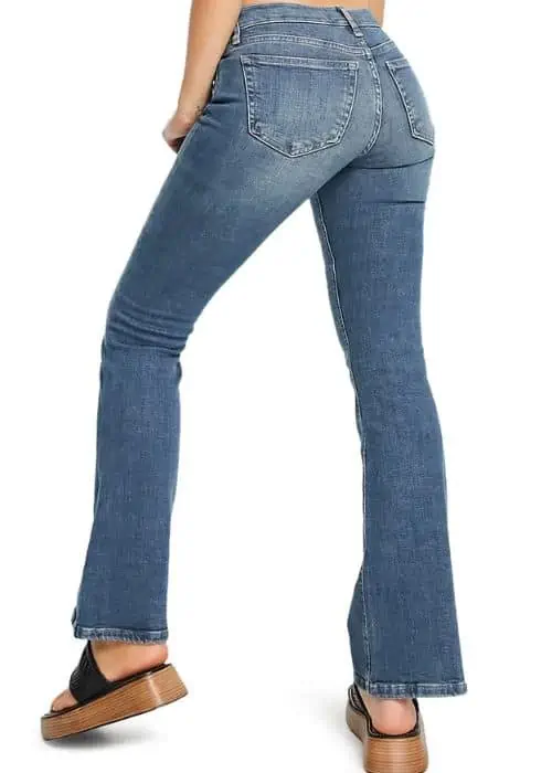 BEST JEANS FOR INVERTED TRIANGLE=low-rise jeans