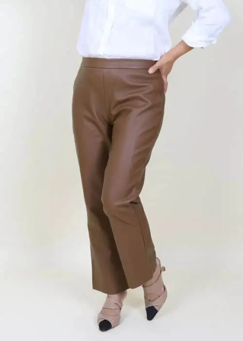 BEST PANTS FOR INVERTED TRIANGLE-Flare pants