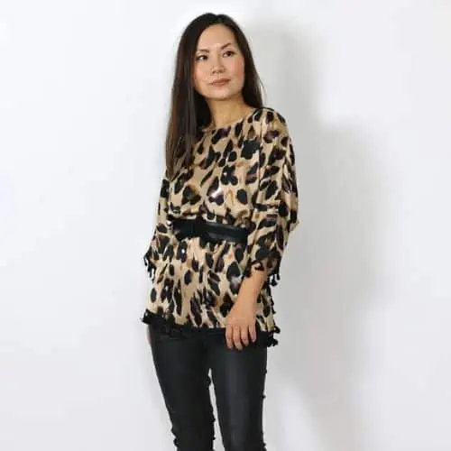 TOPS FOR APPLE SHAPE-tops with bold prints