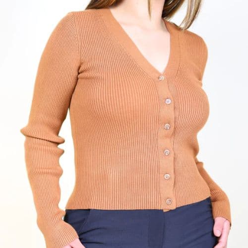 BEST TOPS FOR INVERTED TRIANGLE-fitted tops