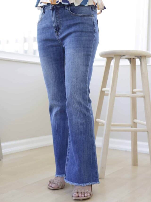 I’m 5″2″, and here’s the Best Stores to Find Extra Short Petite Jeans