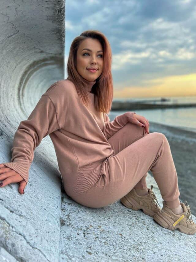 I’m 5’2″, here’s Where Petite Can Buy Petite Sweatpants