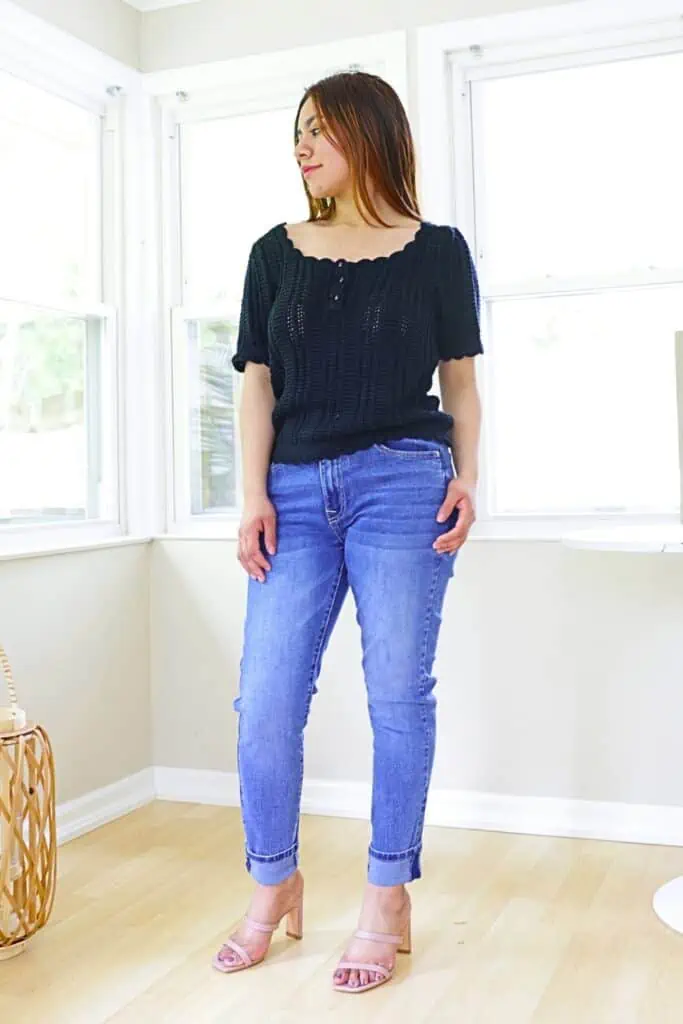 Stylish Jeans for Women with Short Hourglass Body Shape
