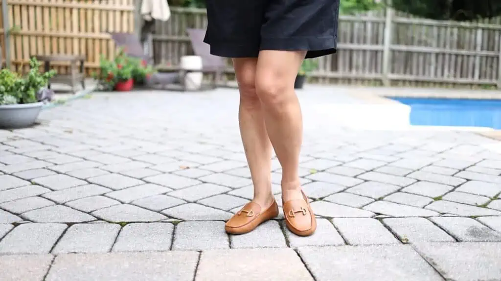 How to look good in flat shoes if you are short