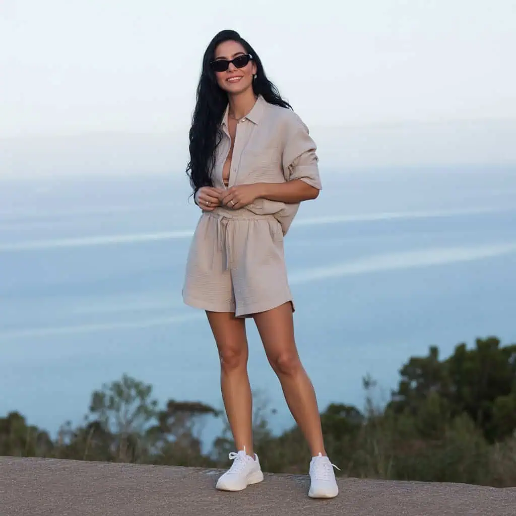 Image of a person wearing the described outfit/style