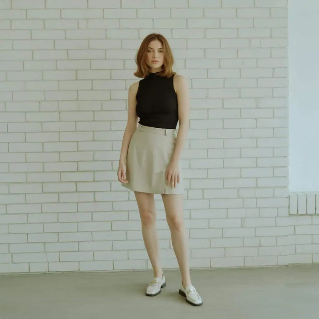 Image of a person wearing the described outfit/style