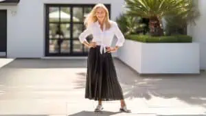 11 Classic Looks For Women Over 50 That Begin With A Crisp White Shirt