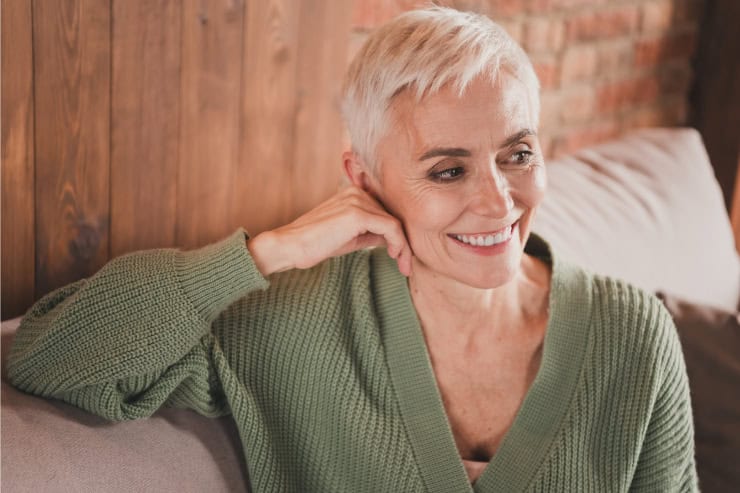 10 Outfit Mistakes That Make Women Over 60 Look Frumpy - Petite Dressing